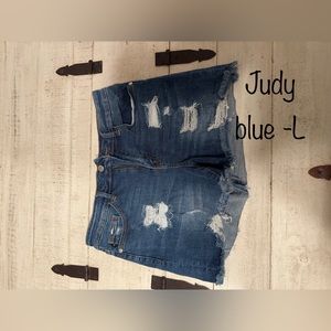 Jeans shorts Judy blue and has some stretch